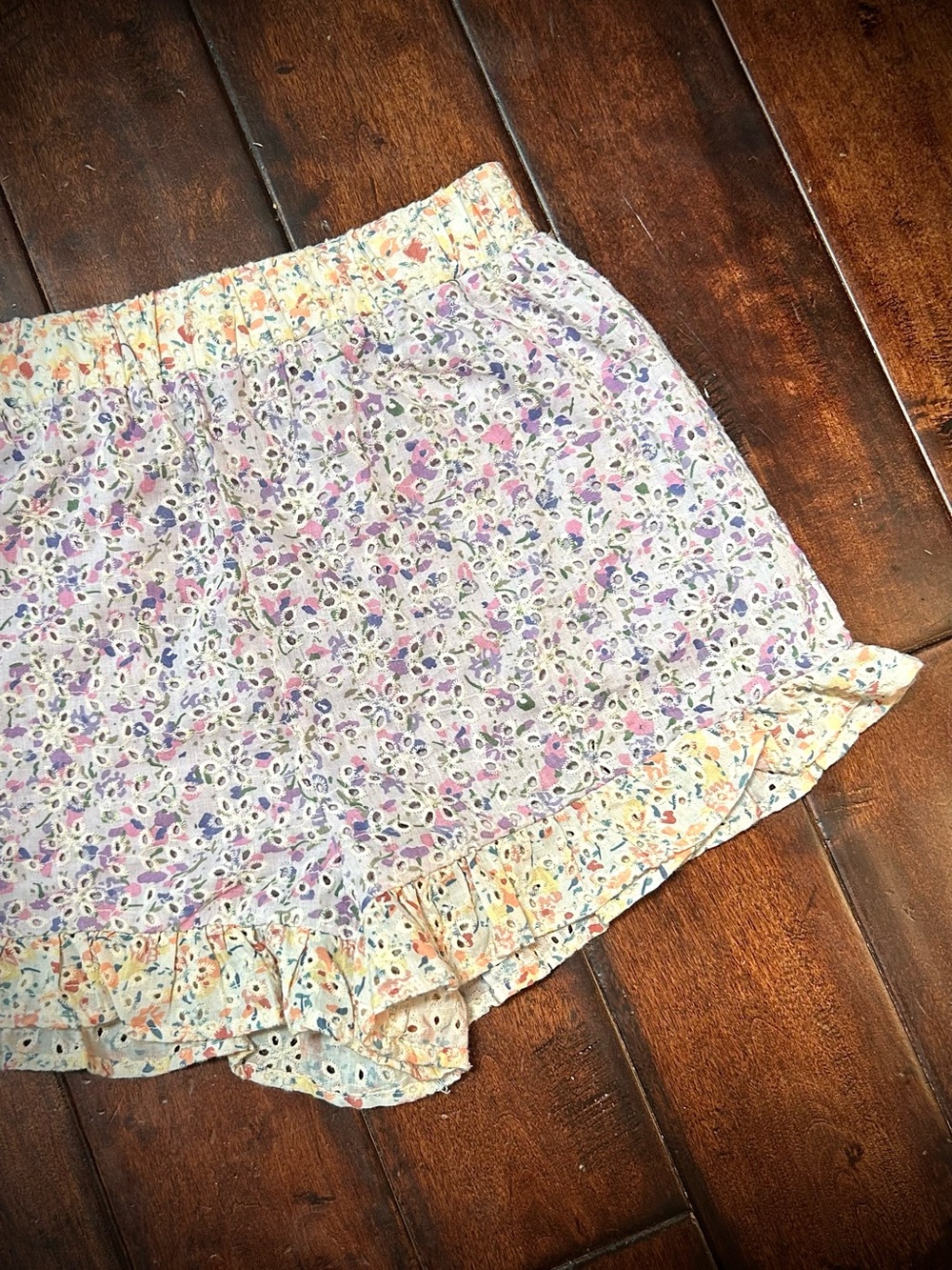 Molly Green - Floral Ruffle Women’s Shorts - Lavender & Cream